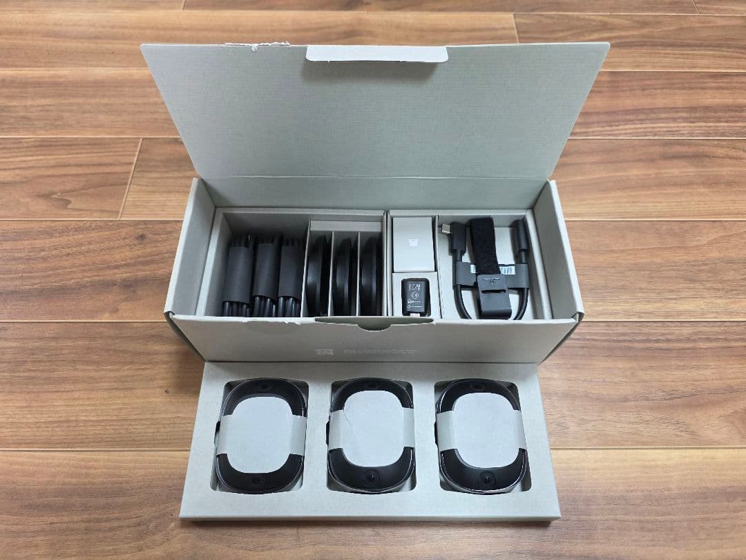 その他 VIVE Ultimate Tracker 3+1 Kit