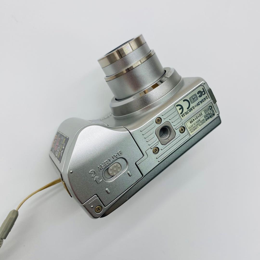 Nikon COOLPIX 7600 シルバー 単3電池駆動