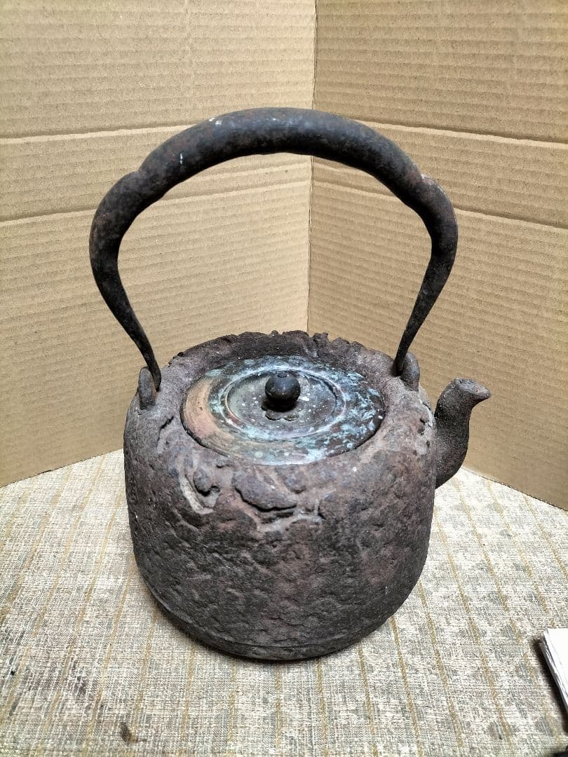 鉄瓶 龍文堂 底の真ん中に穴あき約５ミリ丸