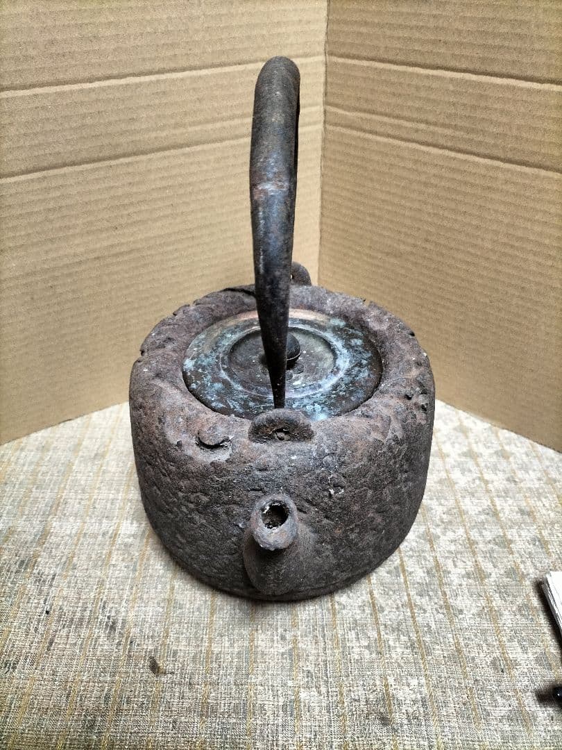 鉄瓶 龍文堂 底の真ん中に穴あき約５ミリ丸