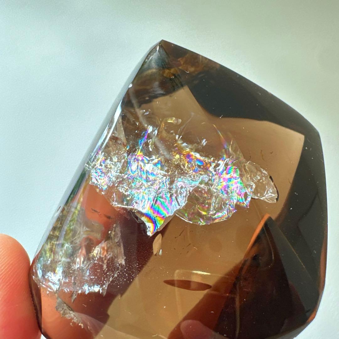 スモーキー　虹　フリーフォーム　256.4g 透明感　色濃いめ　煙水晶