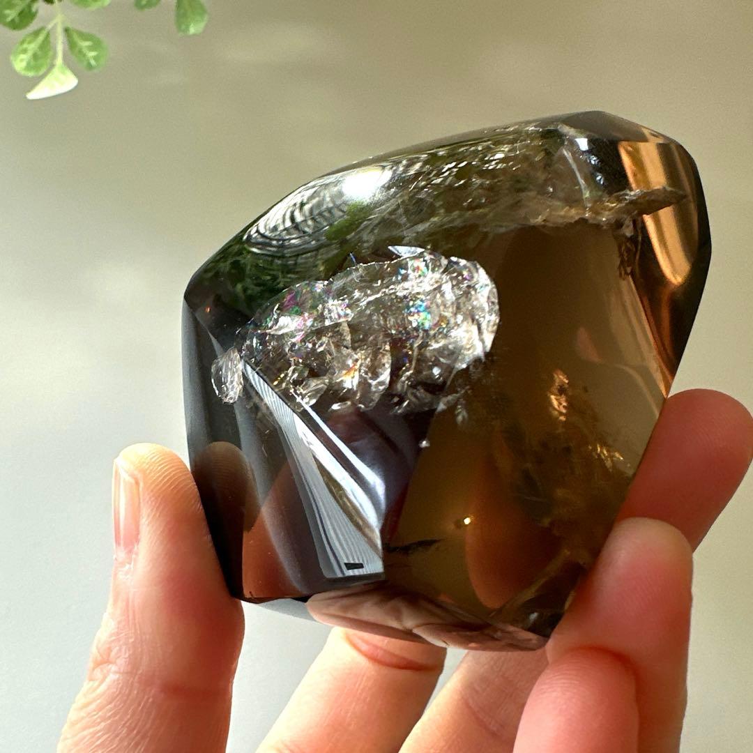 スモーキー　虹　フリーフォーム　256.4g 透明感　色濃いめ　煙水晶