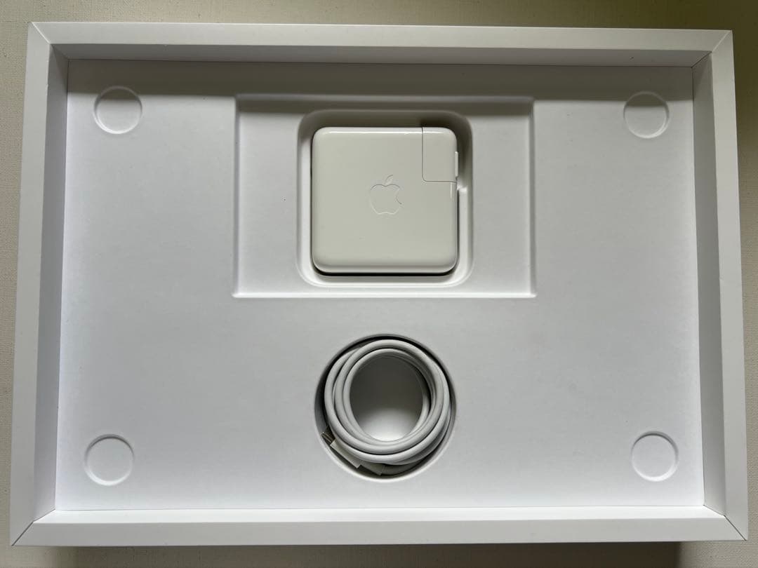 MacBook Pro 2020 13インチ8GB 512GB