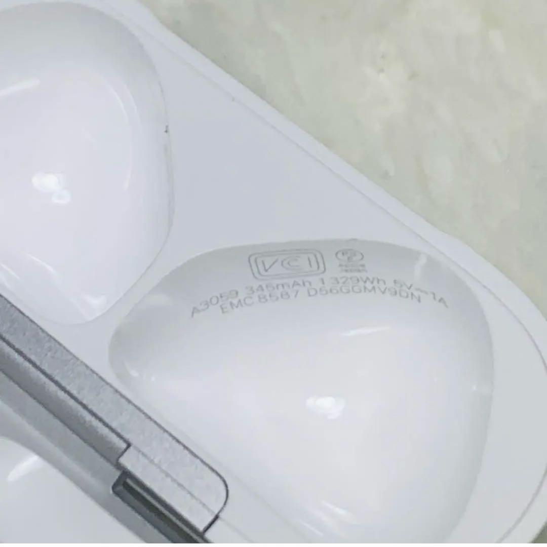 美品 ケース付き AirPods 第4世代 ANCあり 充電ケース　3