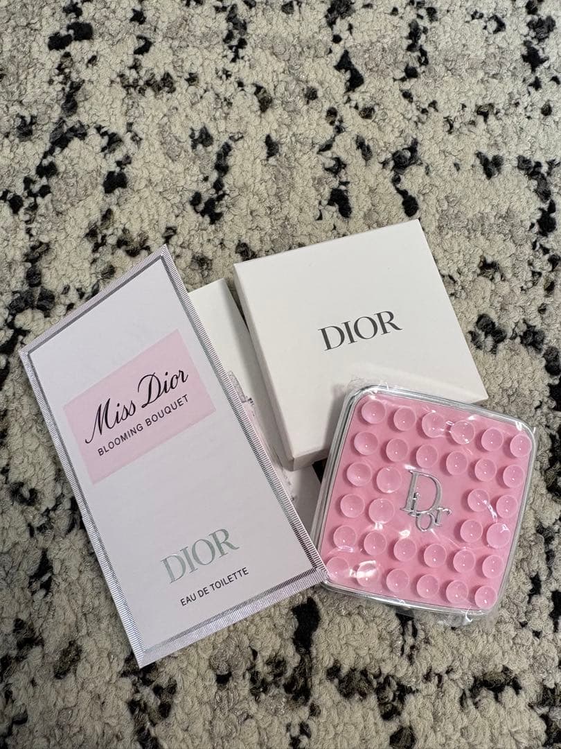 【新品未使用】Dior ディオール ノベルティフォーンアクセサリー 吸盤