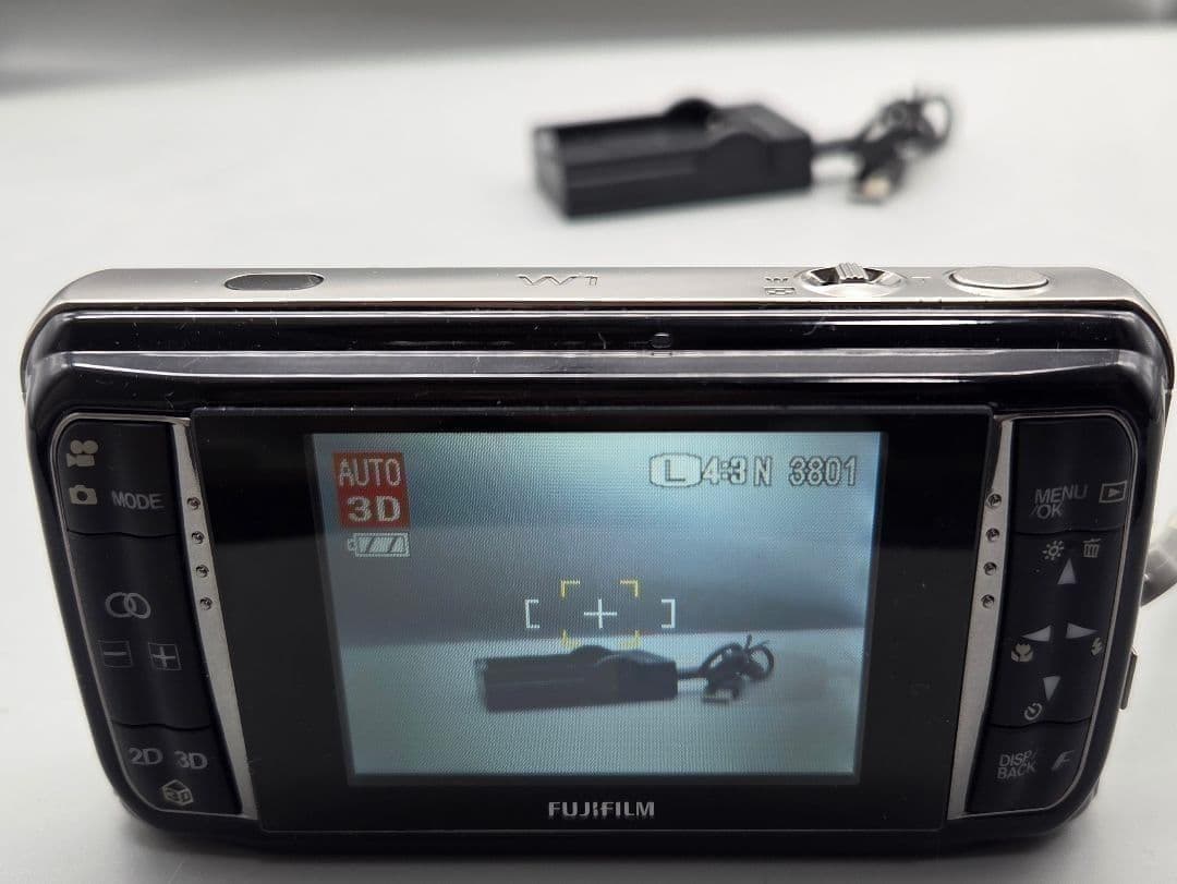 【美品】富士フィルム FinePix REAL 3D W1　取説付