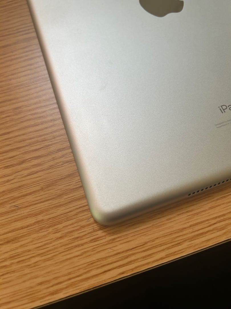 iPad 第7世代 32GB キーボード付き！