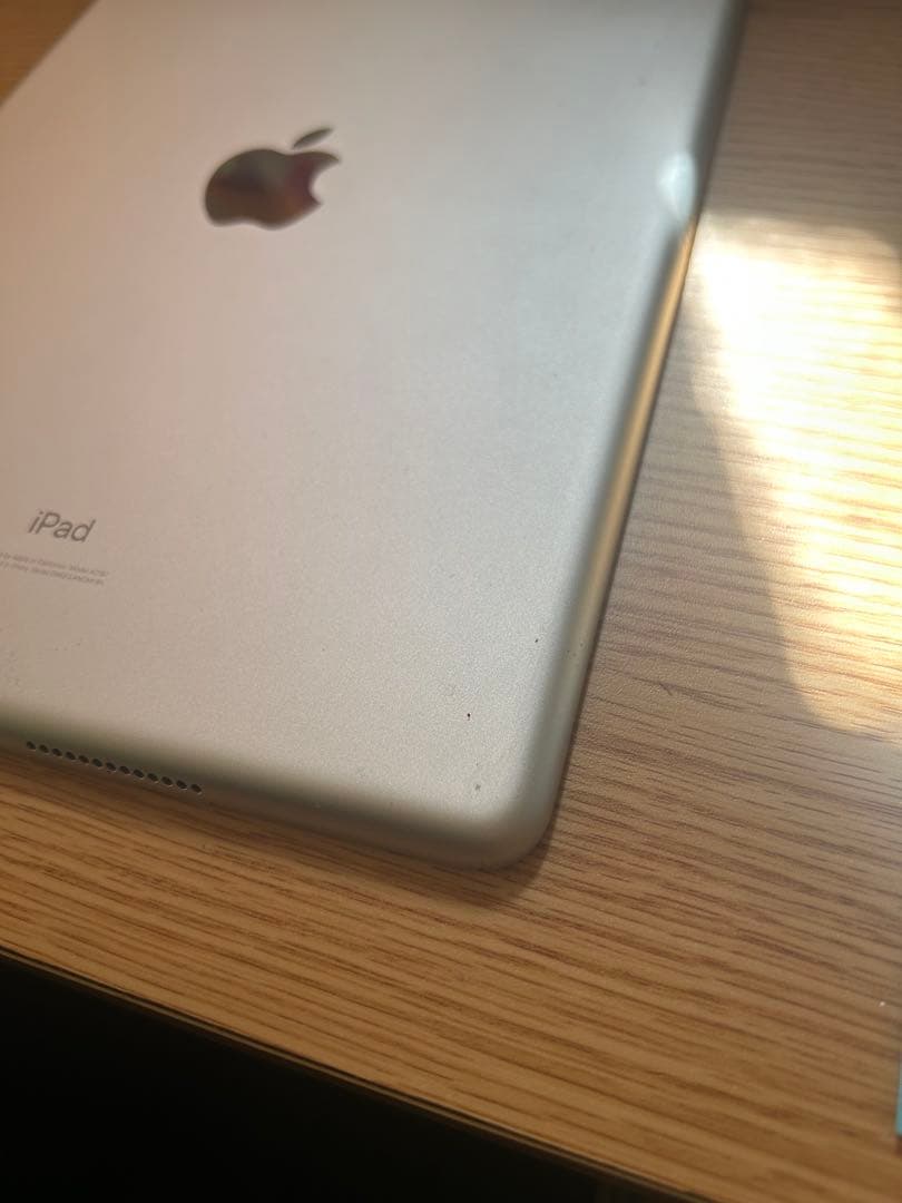 iPad 第7世代 32GB キーボード付き！