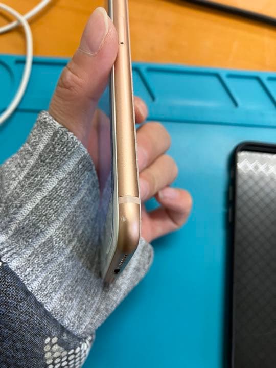 iPhone 8 Gold 64 GB SIMフリー　ジャンク