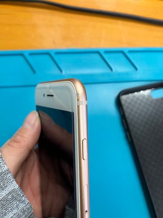 iPhone 8 Gold 64 GB SIMフリー　ジャンク
