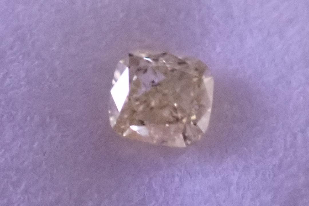 イエローダイヤモンド　0.295ct　ソーティング付