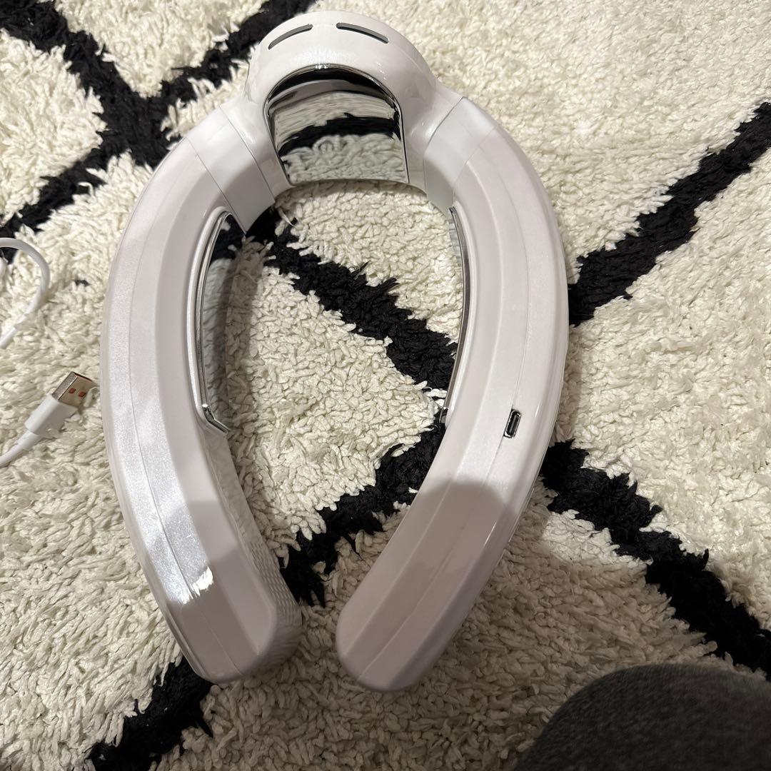 LY02 PRO. 首掛け式冷暖房扇風機