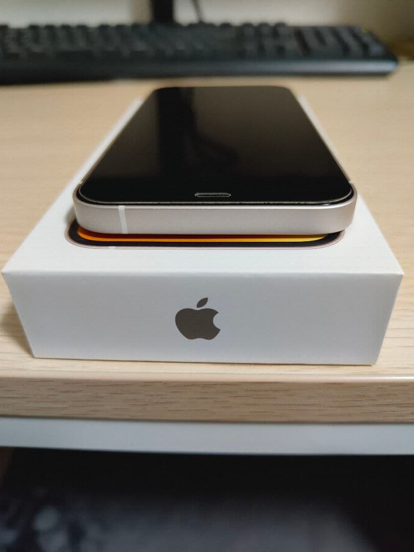Apple iPhone 12 ホワイト 本体 化粧箱、充電ケーブル付き
