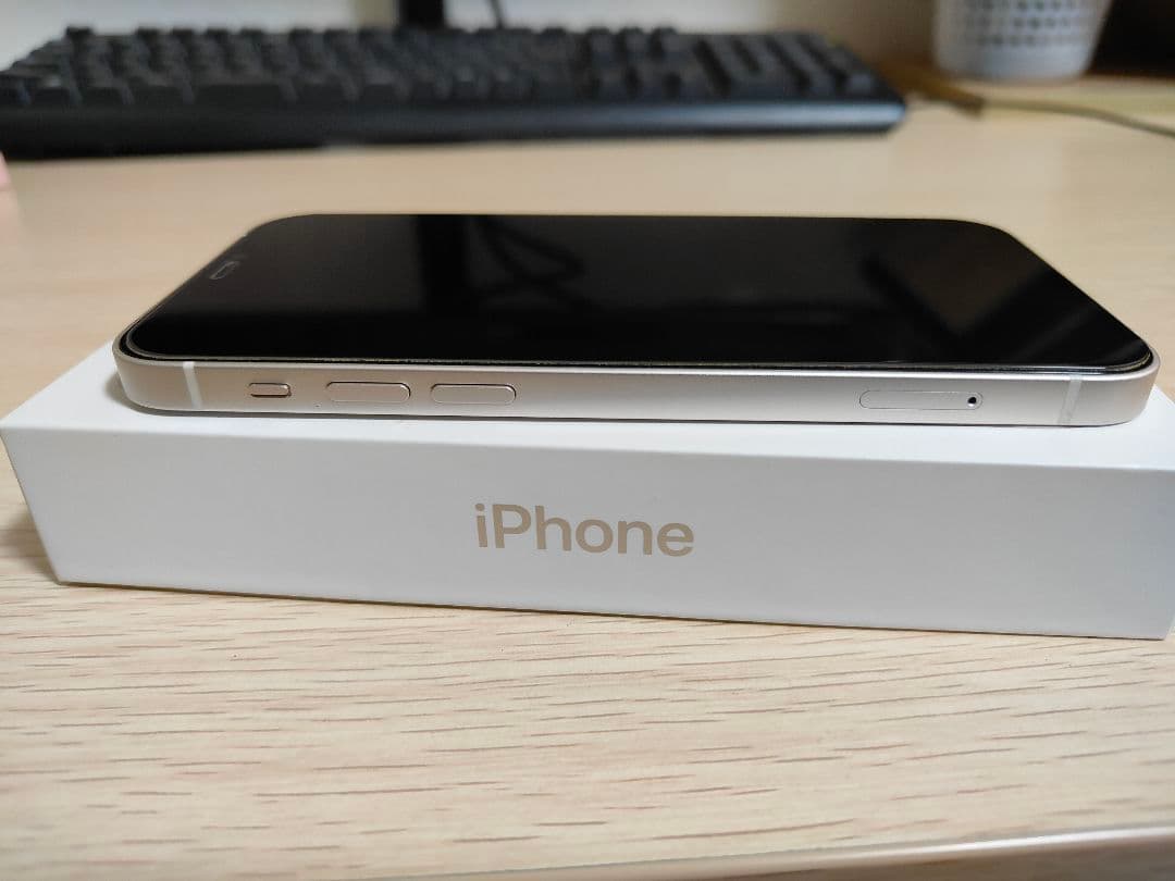 Apple iPhone 12 ホワイト 本体 化粧箱、充電ケーブル付き