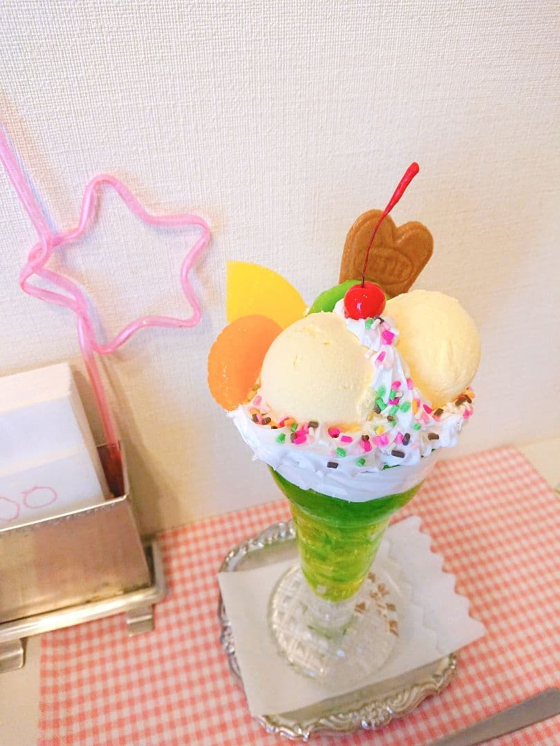 昭和レトロ 純喫茶の大きいクリームソーダパフェ 食品サンプルフェイクスイーツ