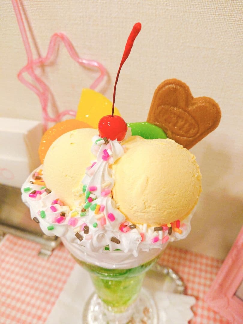 昭和レトロ 純喫茶の大きいクリームソーダパフェ 食品サンプルフェイクスイーツ