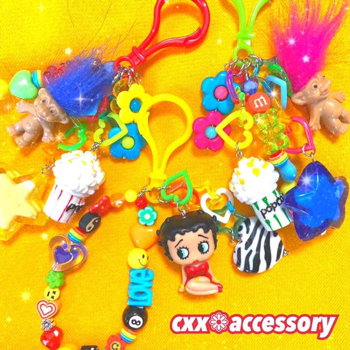 【v-18】ビーズキーホルダー❁ニコちゃん カラフル 個性的 古着 派手 韓国