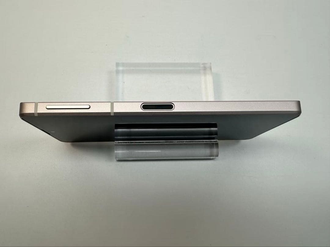 美品 Aquos sense8 docomo 128GB ライトカッパー