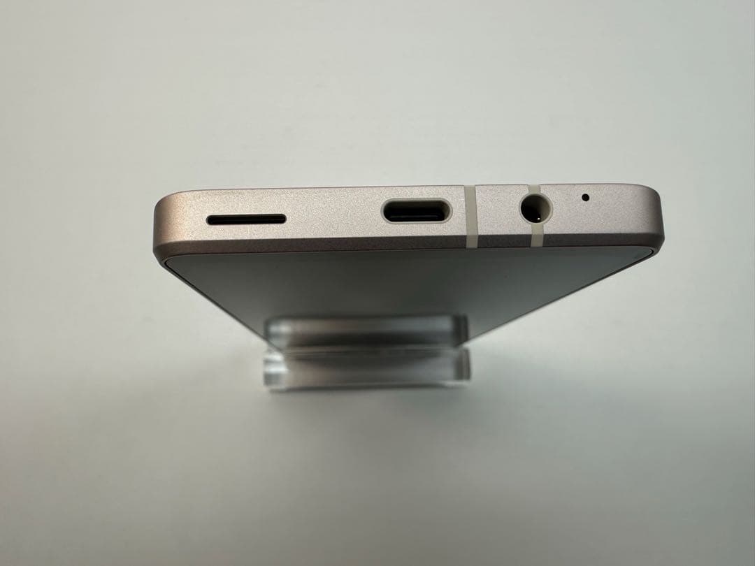 美品 Aquos sense8 docomo 128GB ライトカッパー