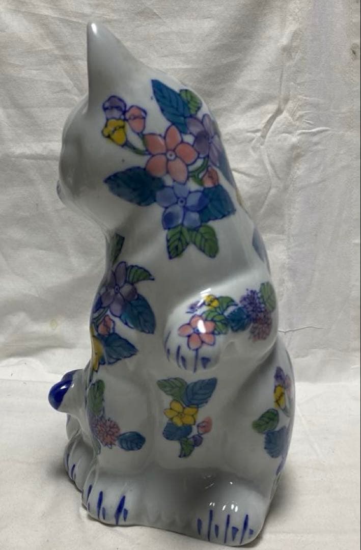 伊万里焼 陶磁器製 招き猫置物 2体伝統的な染め付け柄/花柄 短冊柄付き