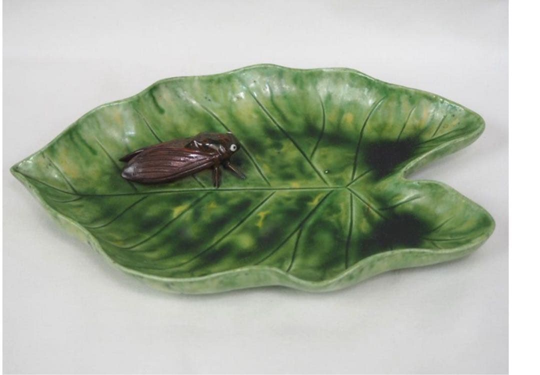 送料無料　小松市立本陣記念美術館展示品 九谷名人日展参与中村翠恒作 葉っぱに蝉