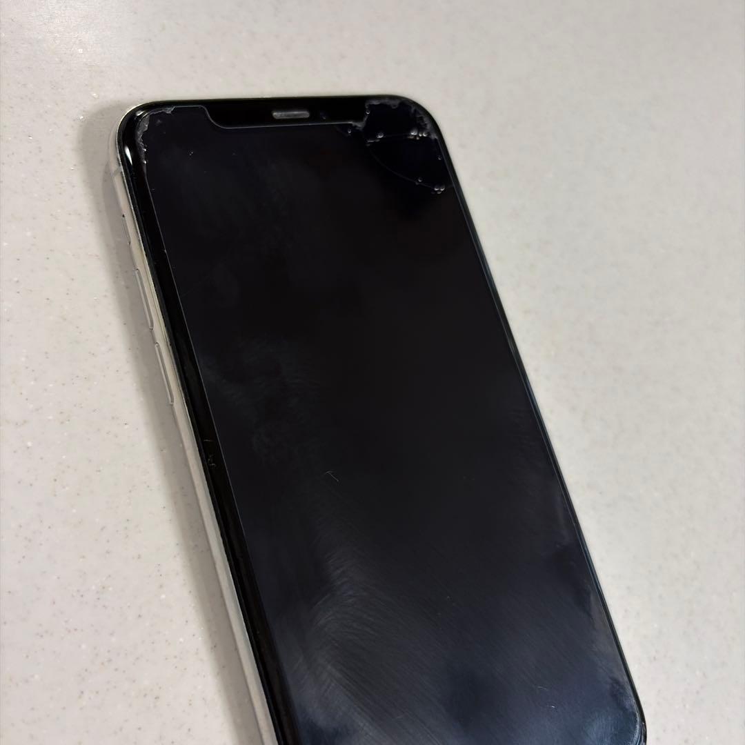 iPhone11pro 背面割れあり