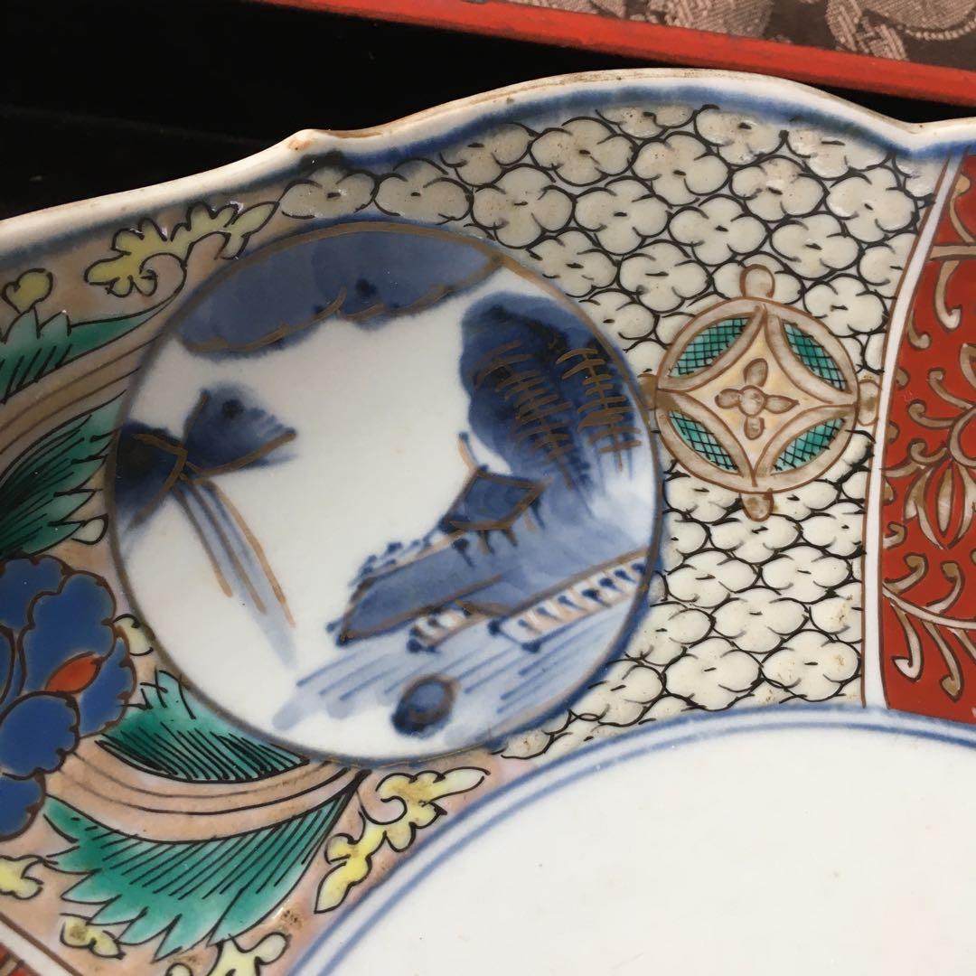 古伊万里染錦手　【飾り皿】区割窓絵　山水　花紋　輪花型　大皿　１客
