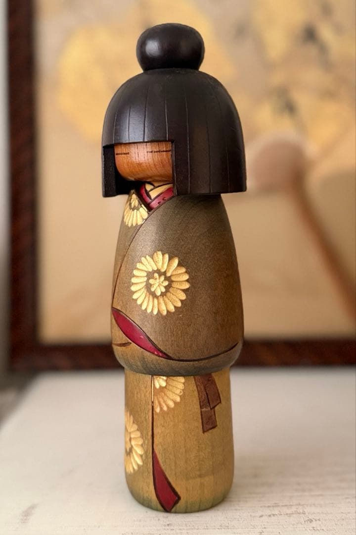 【かずを作】創作こけし 23cm 静寂に咲く菊模様の美