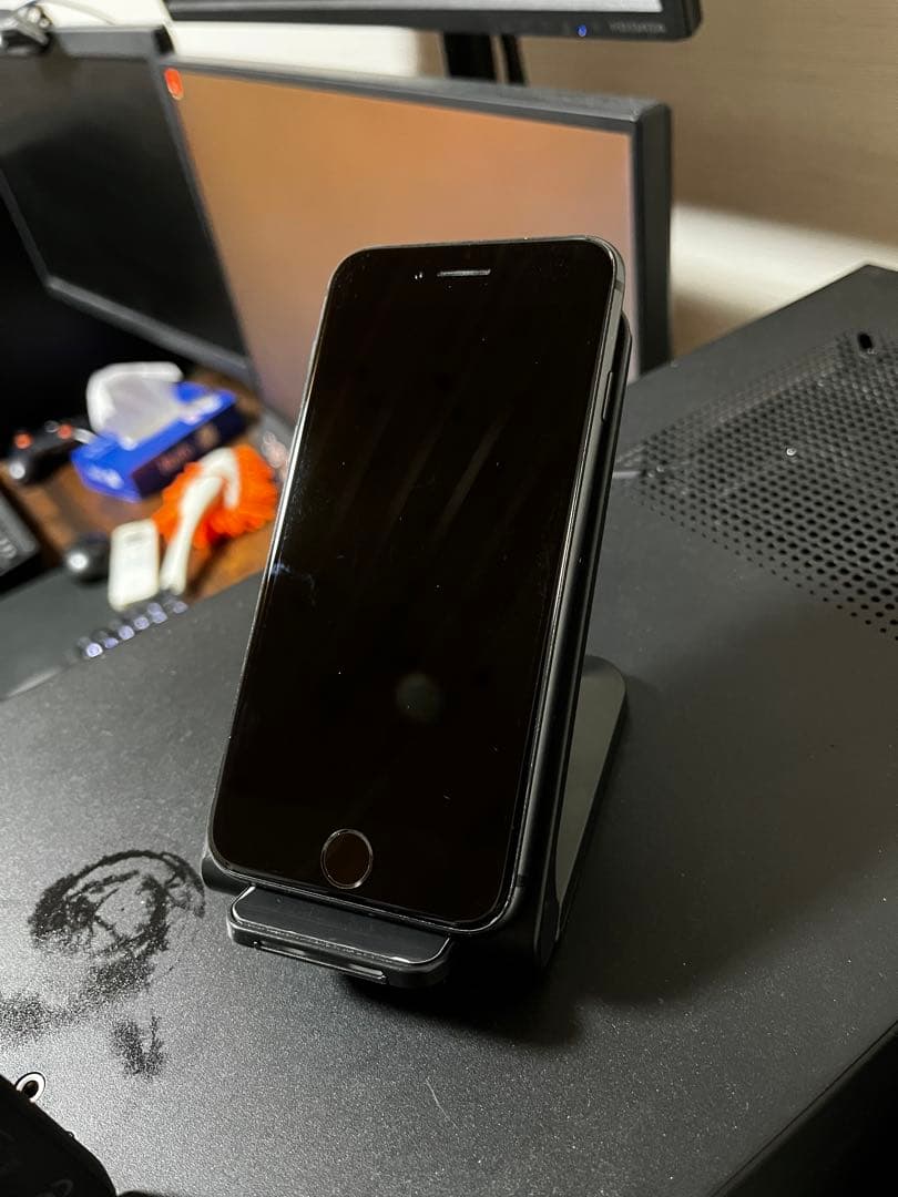 美品！バッテリー100% ！Apple iPhone 8 64GB