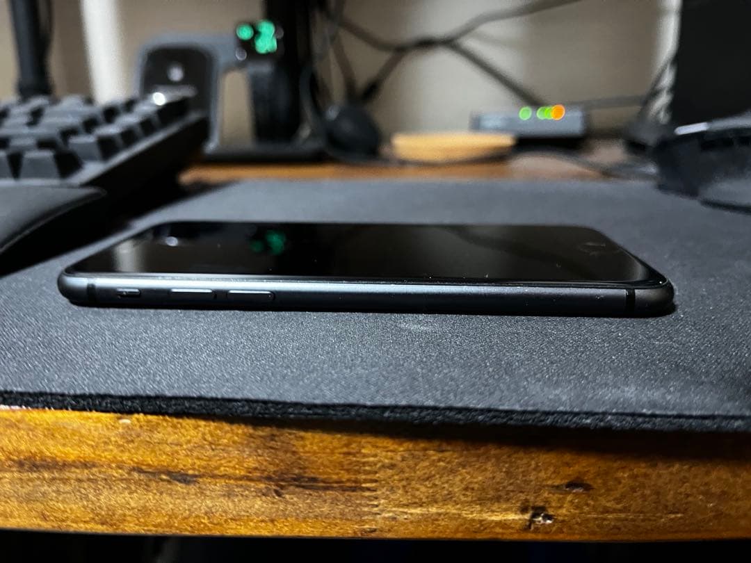 美品！バッテリー100% ！Apple iPhone 8 64GB