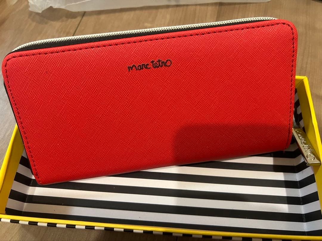 新規　marc tetro マークテトロ　長財布　箱付 赤