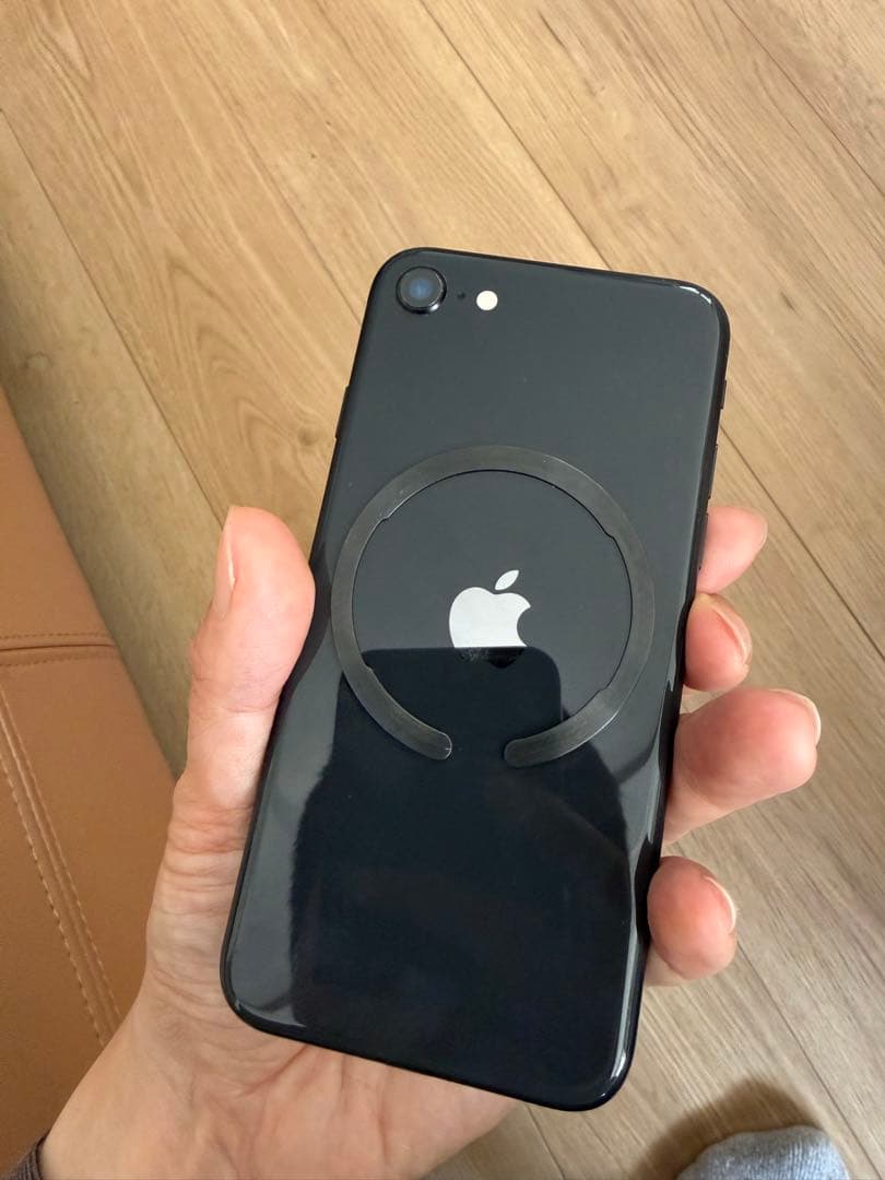 iPhone SE 2 64G ブラック　無料の保護ケース