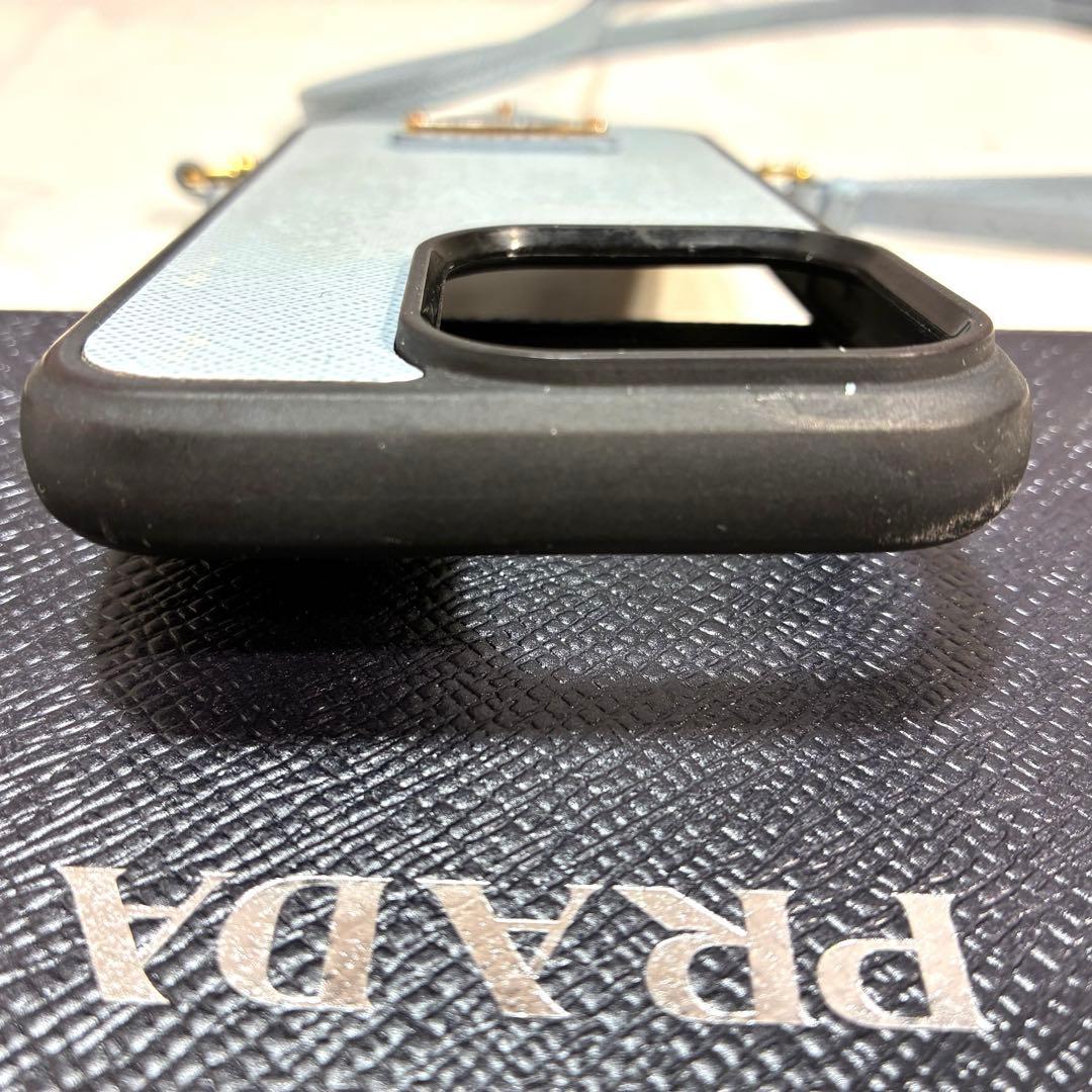 PRADA iPhone15Proケース ストラップ付き サフィアーノ 三角ロゴ
