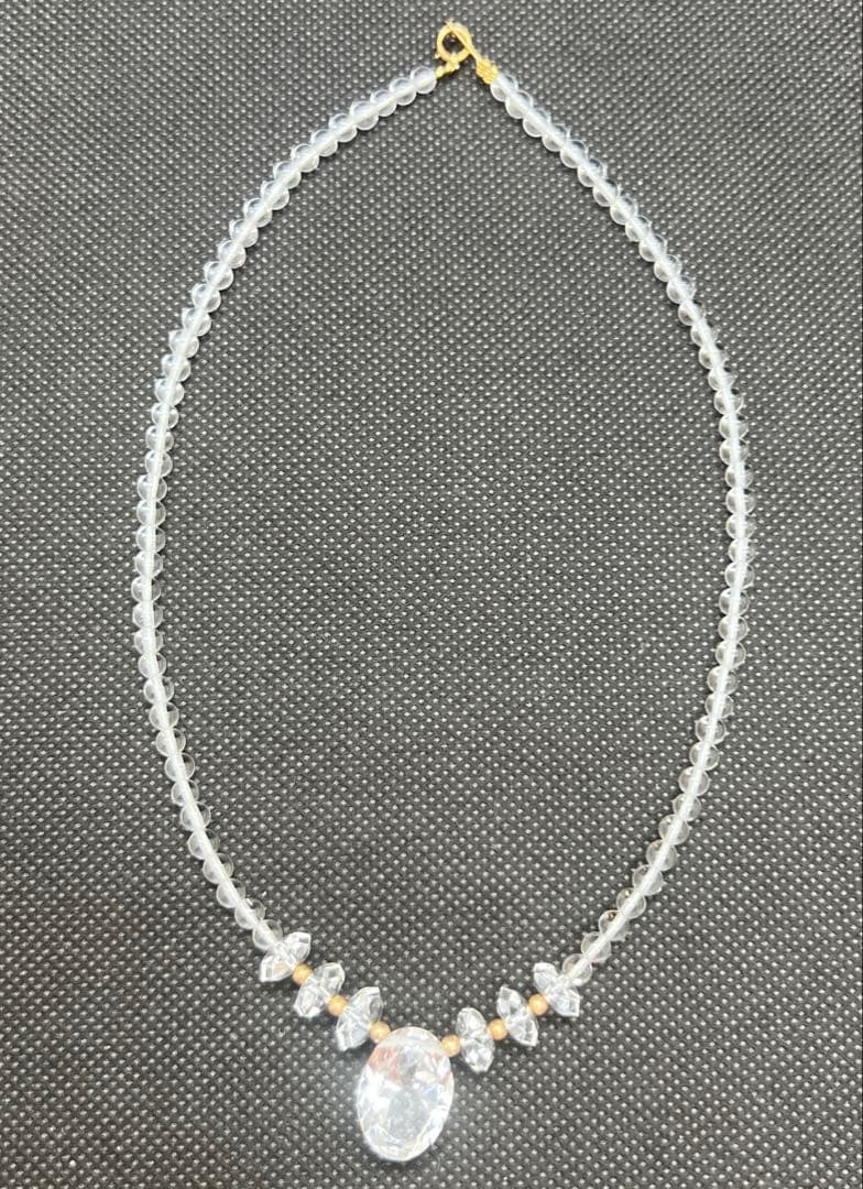 k18 カット水晶ネックレス　ペンダント金玉入り　金具18金　ネックレス