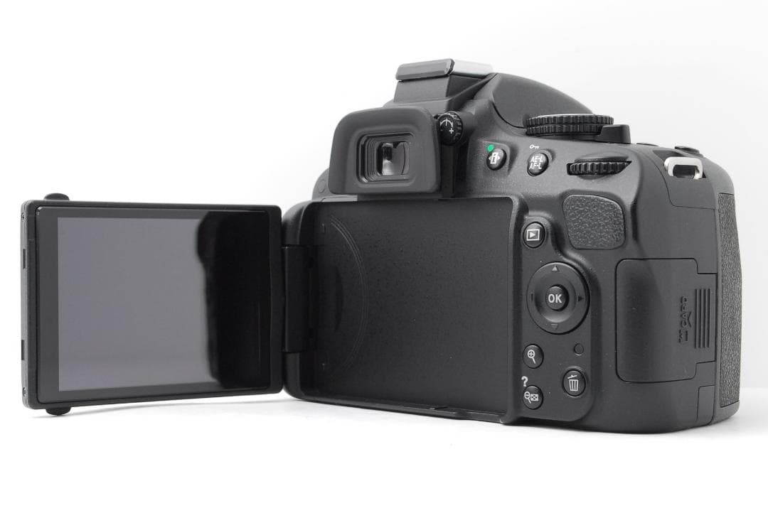 【新品級ショット数】Nikon D5100　スマホ転送　ダブルレンズ　自撮り