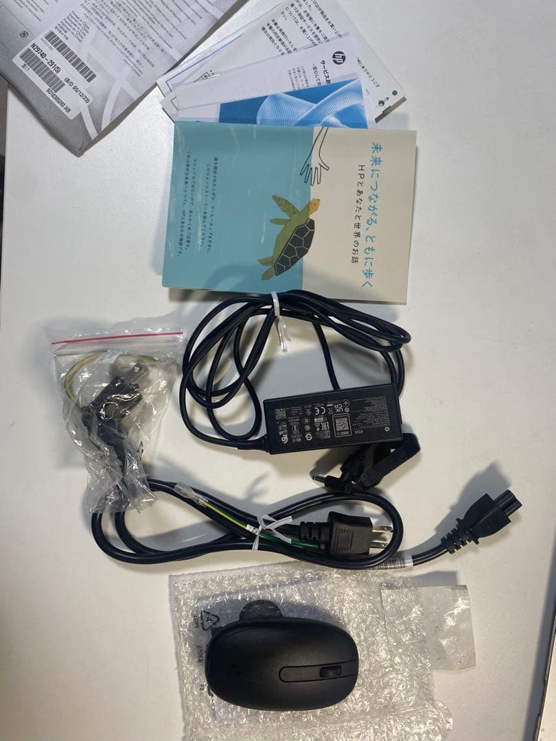 【美品】HP Laptop 14-ep0014TU
