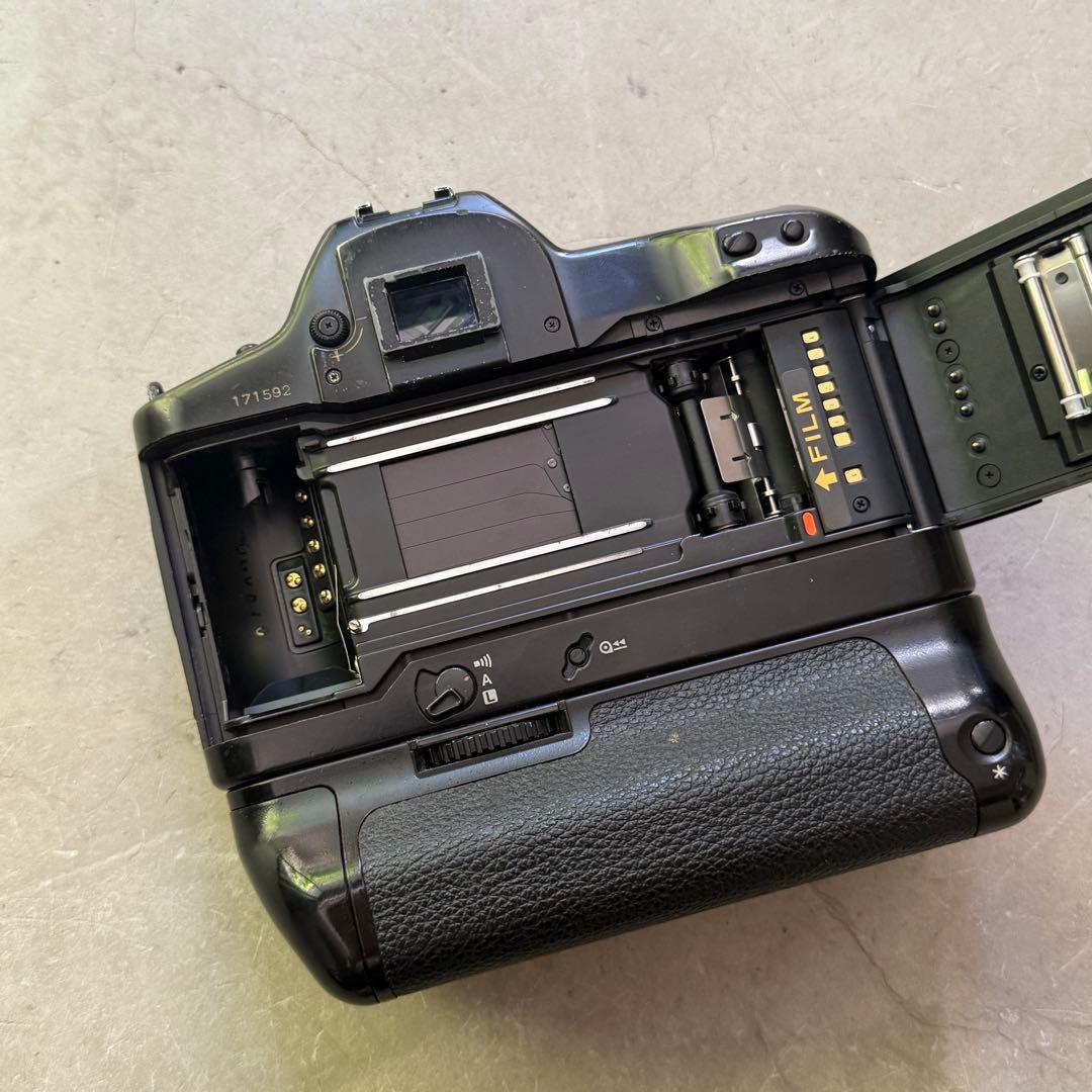 キヤノン　eos-1 フィルムカメラ