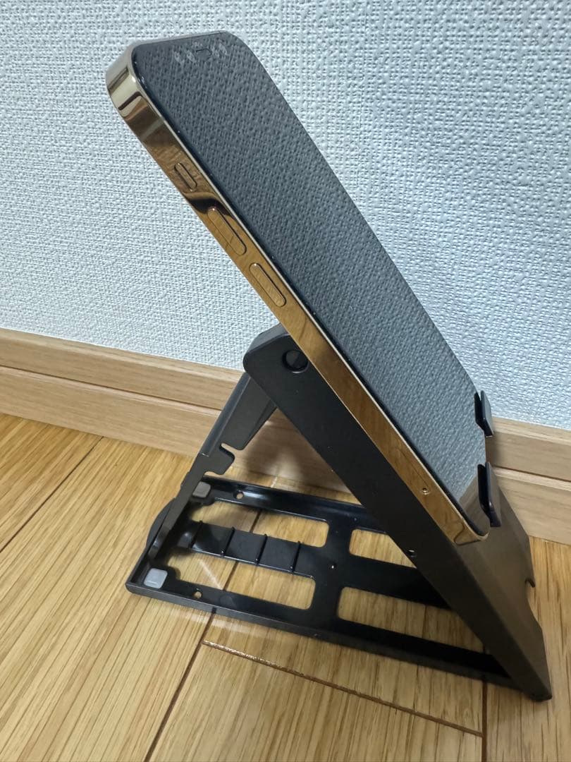 シルバー トリプルカメラ iPhone 12 Pro
