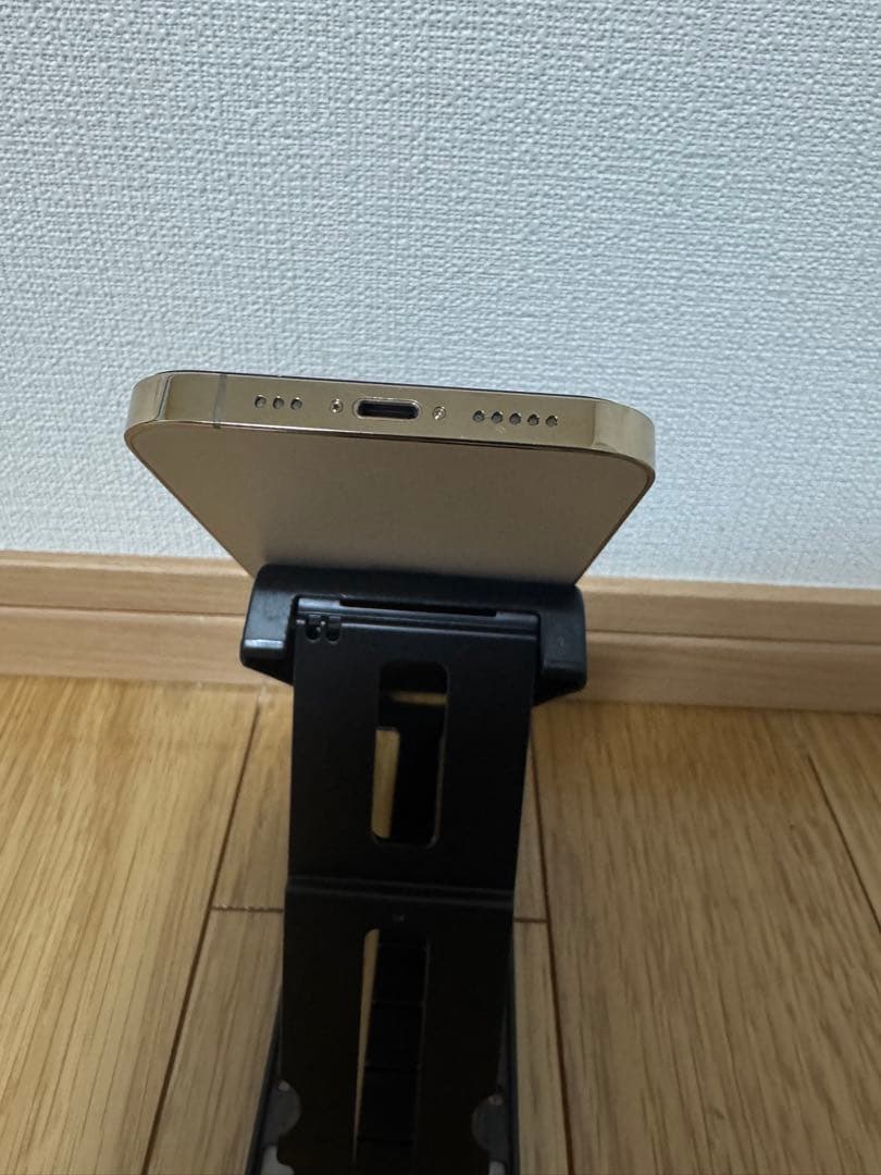 シルバー トリプルカメラ iPhone 12 Pro