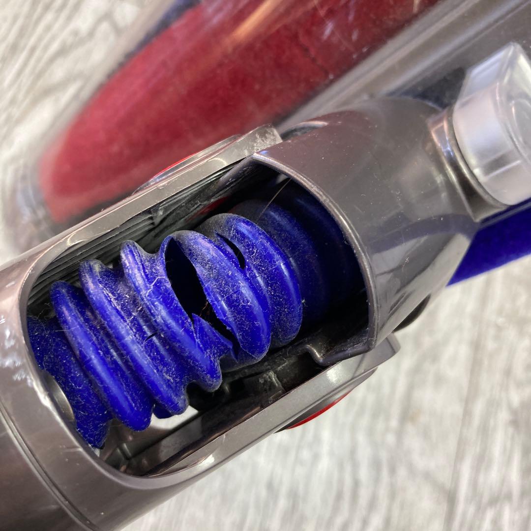 Dyson v8 fluffy+ スティッククリーナー 本体　　スタンド付き
