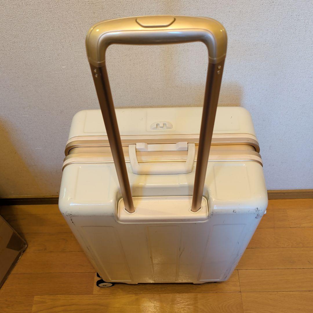 アルミフレーム　アドヴァンスブーン スーツケース 67L ホワイト 60cm