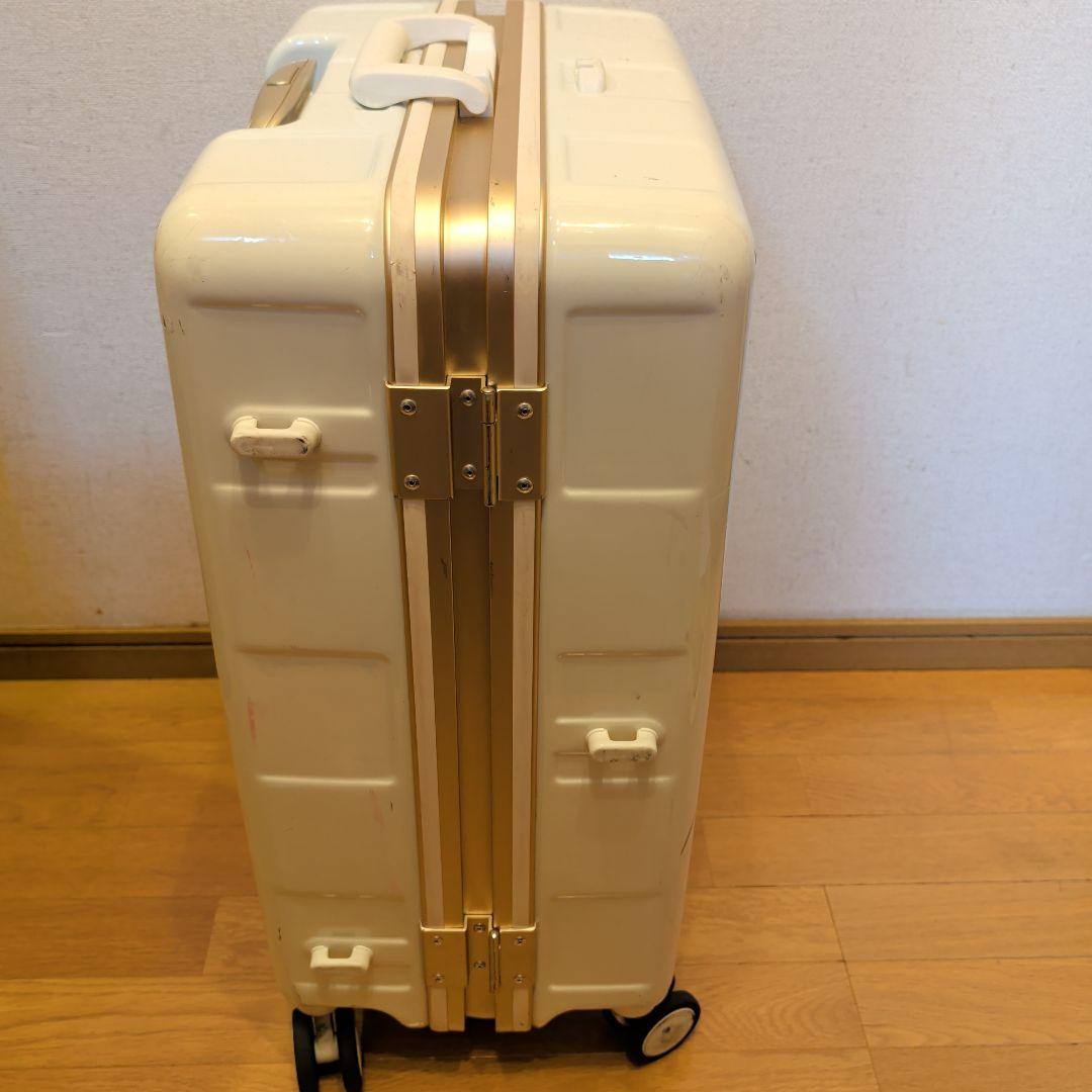 アルミフレーム　アドヴァンスブーン スーツケース 67L ホワイト 60cm