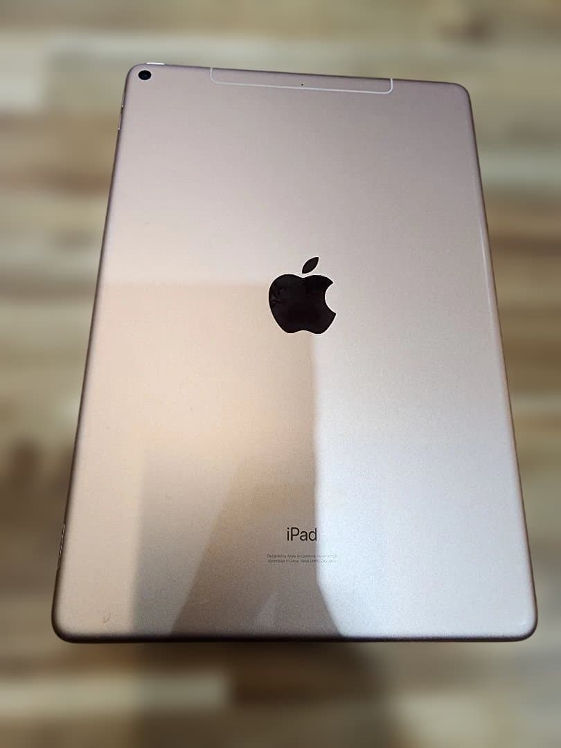 K1524 SIMフリー　iPad Air3 256GB