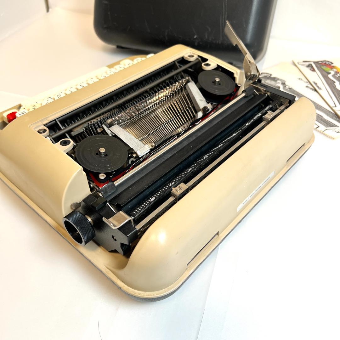 タイプライター オリベッティ LETTERA 34、動作確認済み　スペイン製