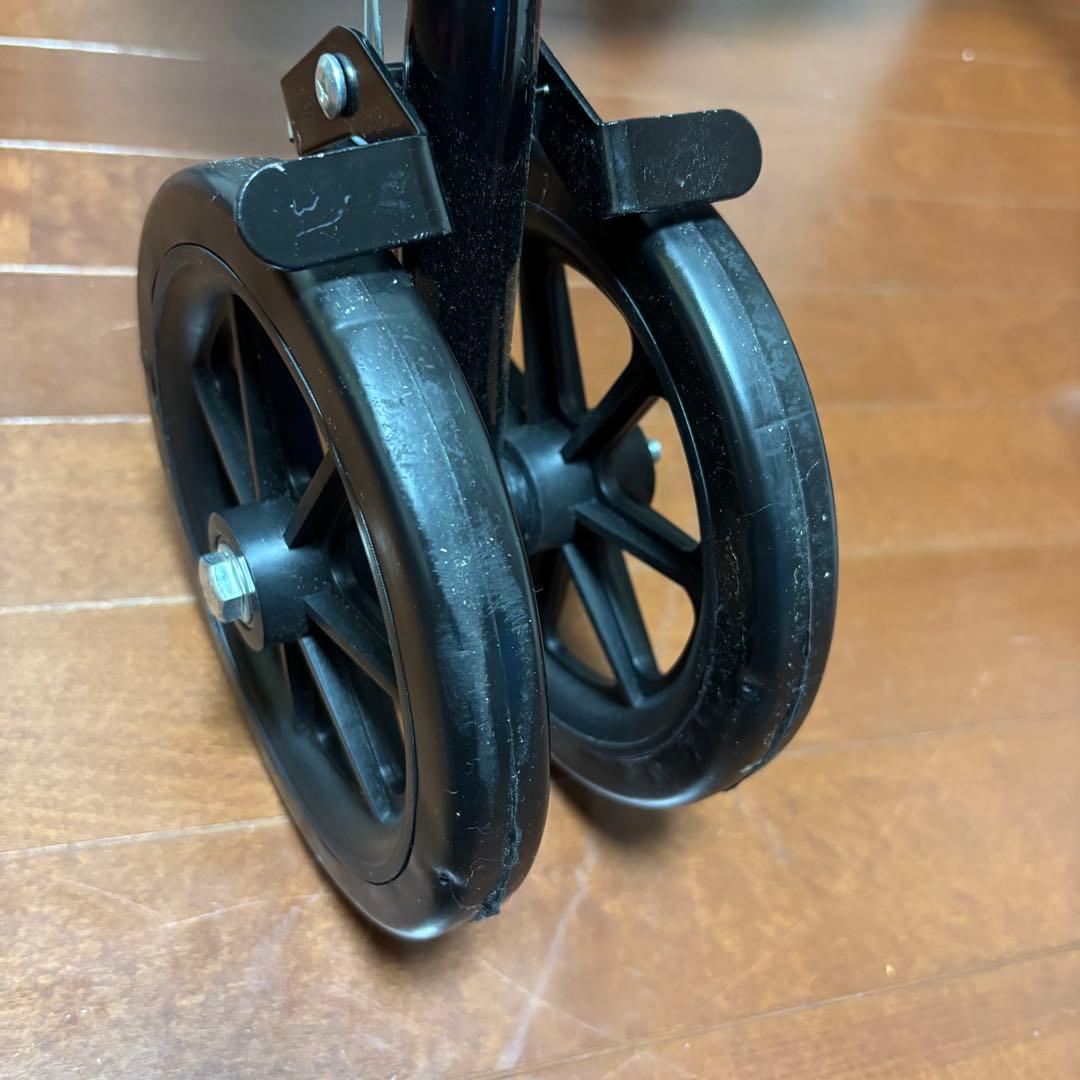 椅子付きシルバーカー　折り畳み式収納カゴ付き