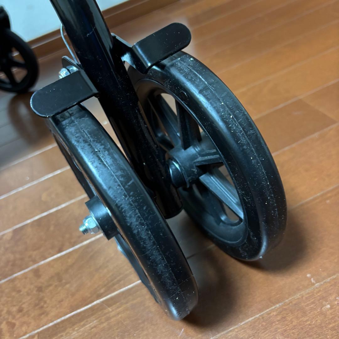 椅子付きシルバーカー　折り畳み式収納カゴ付き