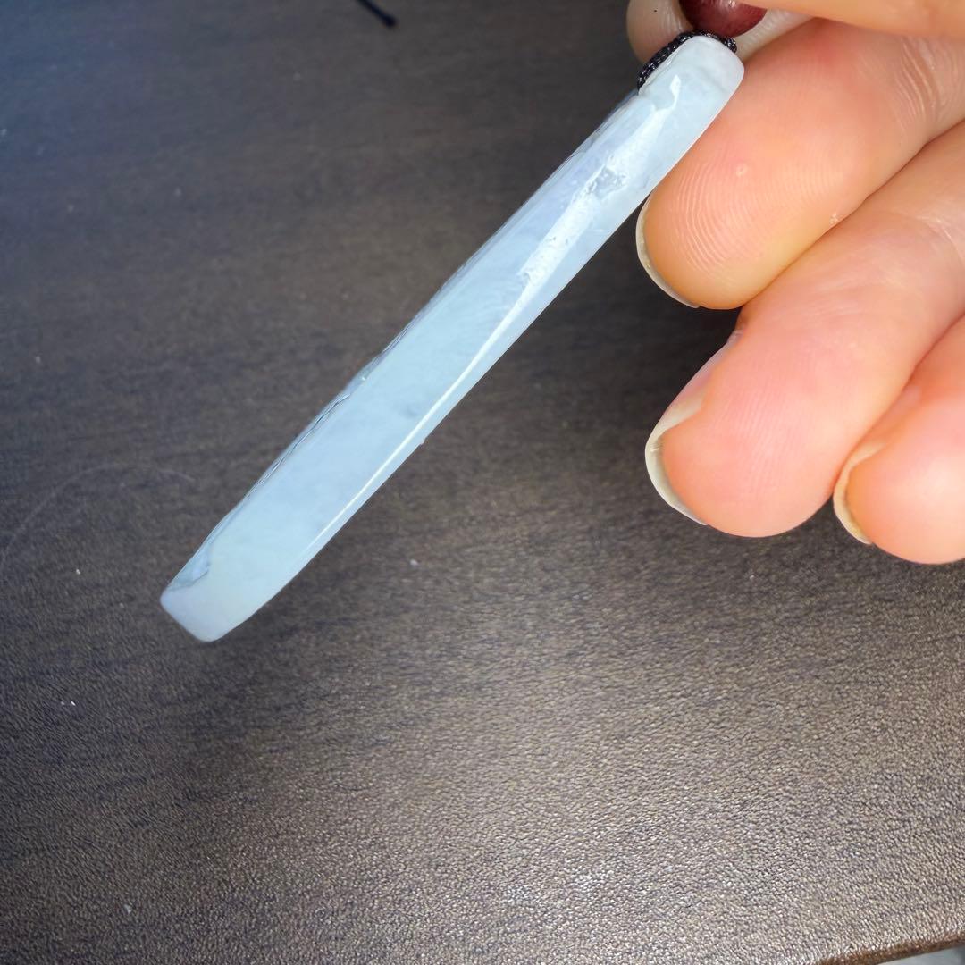 本翡翠彫刻ペンダント　春彩　ラベンダー　ミャンマー産　無含浸　無着色
