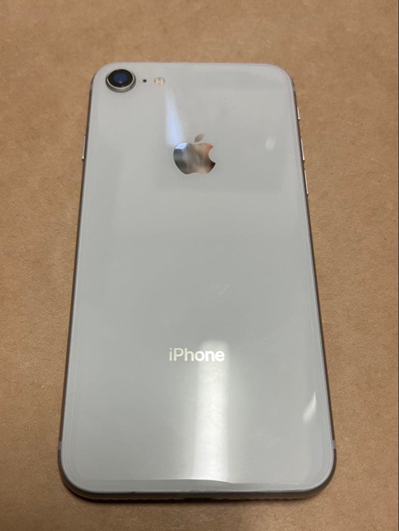 美品　iPhone8 64GB シルバー　SIMフリー