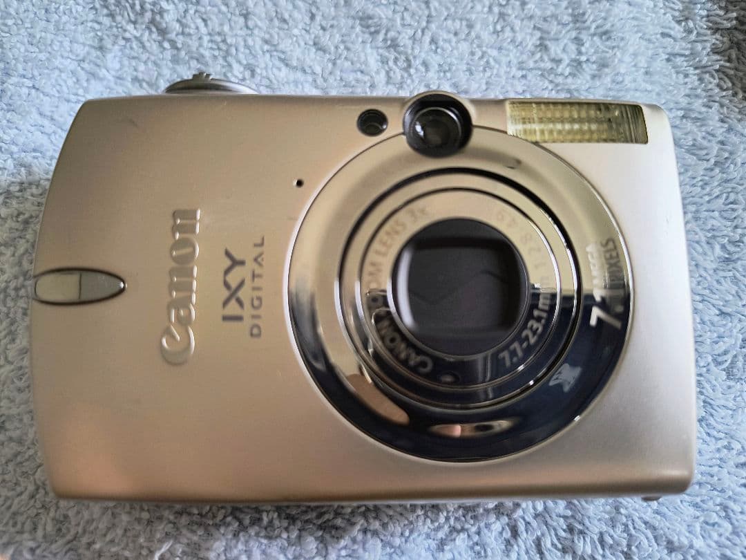 Canon IXY DIGITAL 700 本体と付属品