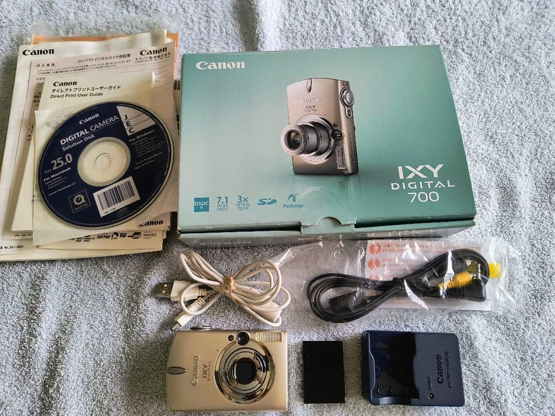 Canon IXY DIGITAL 700 本体と付属品